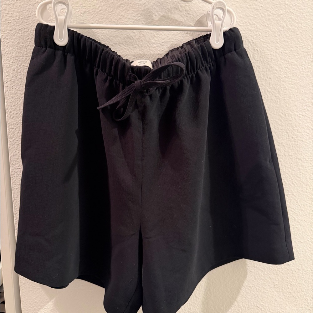 Aritzia Wilfred black Loge shorts in S - Picture 3 of 5